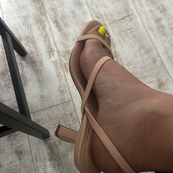 H&M tan heels - Picture 4 of 9